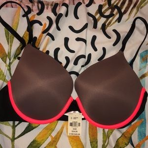 Victoria’s Secret Bra, tag attached!!